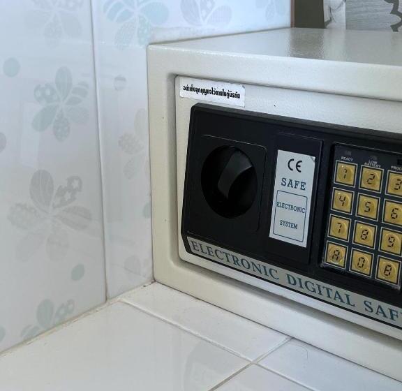 膳宿费 The Snug Airportel   Phuket Airport