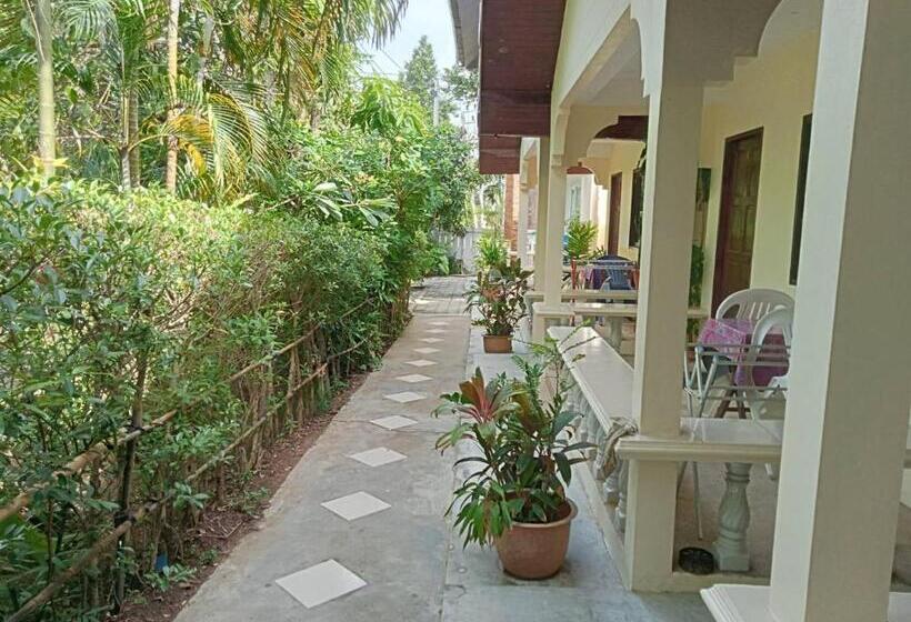 پانسیون Wattana Bungalow