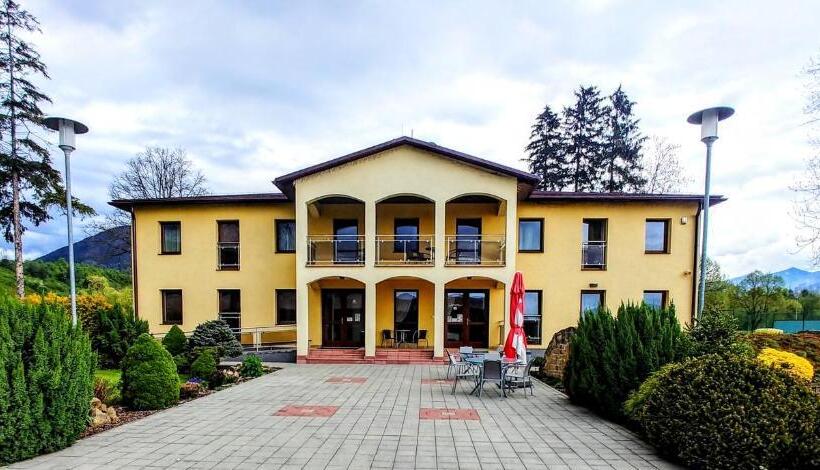بنسيون Wellness Villa Liptov