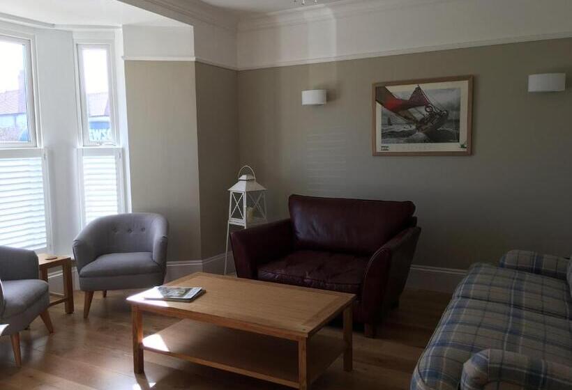 膳宿费 Woodlands Guest House