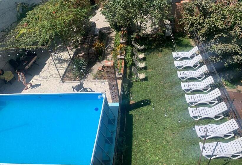 پانسیون Zandarashvili Guest House