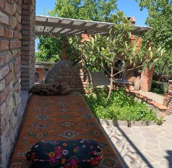 پانسیون Zandarashvili Guest House