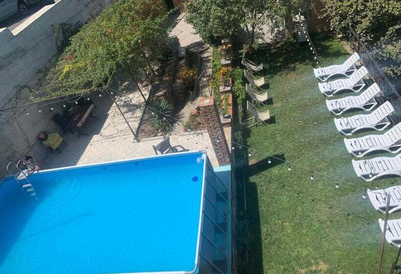 پانسیون Zandarashvili Guest House