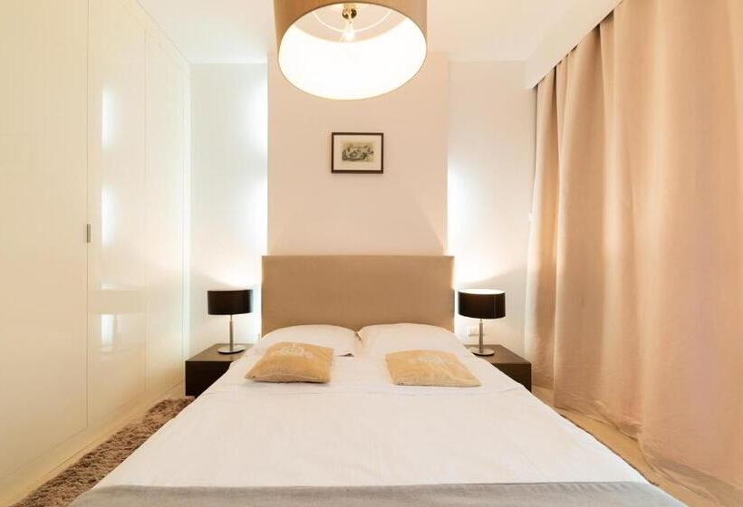 Platinum Towers E Apartments