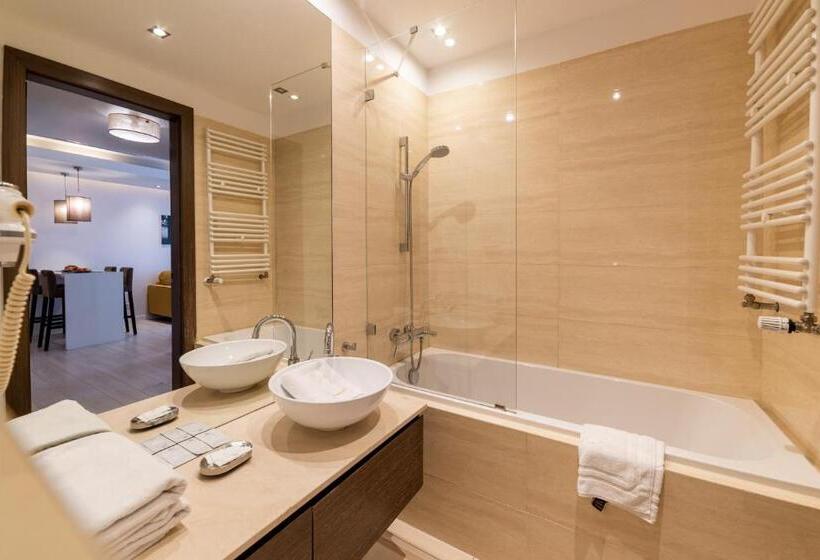 Platinum Towers E Apartments