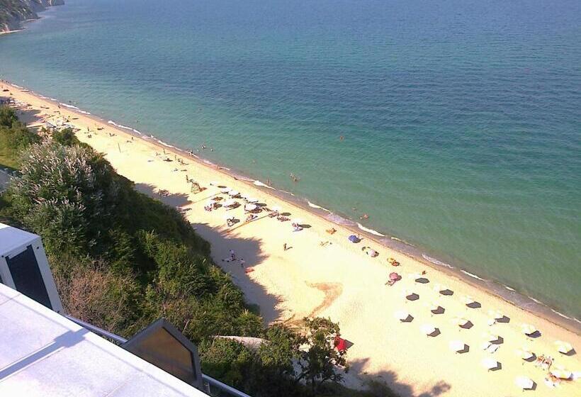 Silver Beach Apart Complex