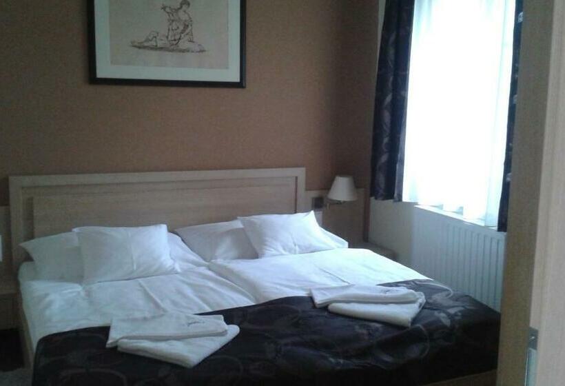 Tiffán's Pincészet és Panzió