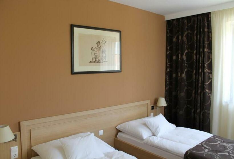 Tiffán's Pincészet és Panzió