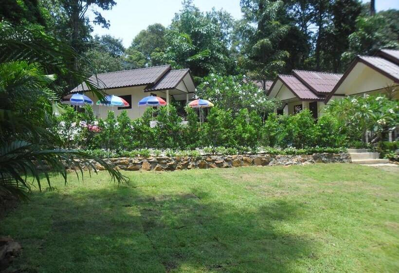 هاستل Baansanook Resort & Swimming Pool