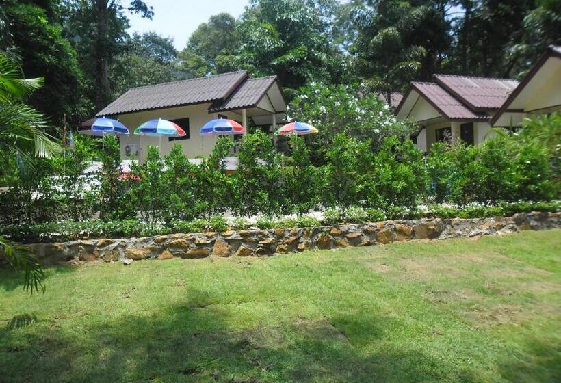 Общежитие Baansanook Resort & Swimming Pool