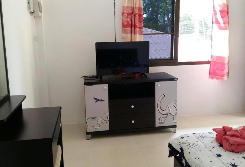 Общежитие Baansanook Resort & Swimming Pool