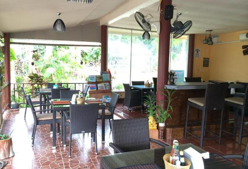 Общежитие Baansanook Resort & Swimming Pool