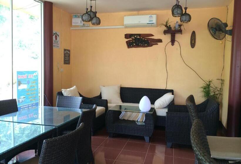 Общежитие Baansanook Resort & Swimming Pool