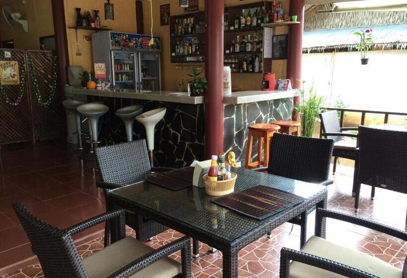 Общежитие Baansanook Resort & Swimming Pool