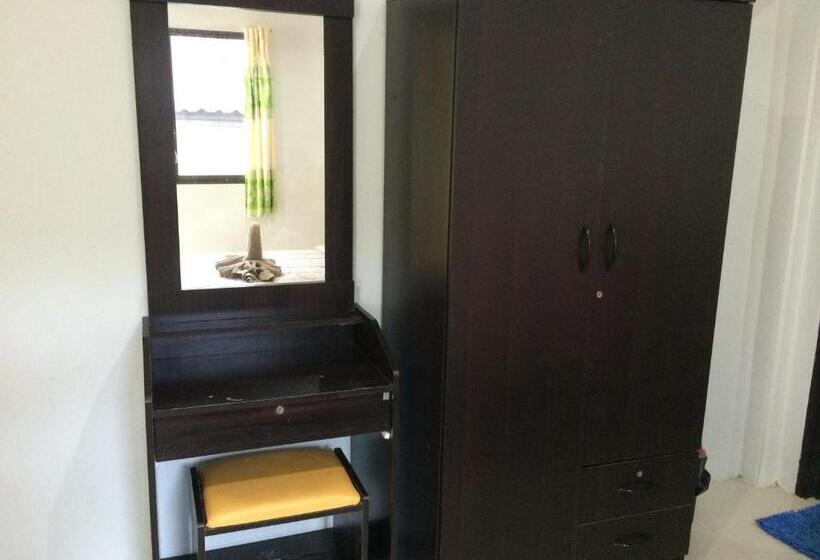 Общежитие Baansanook Resort & Swimming Pool