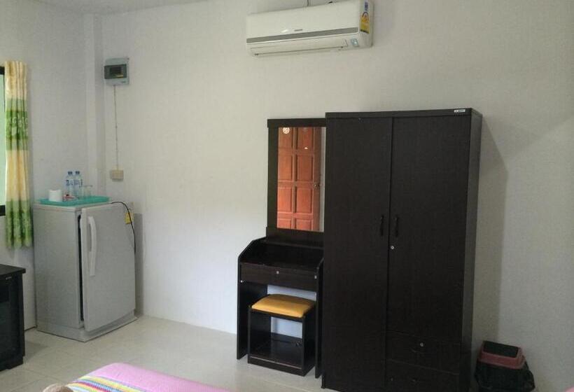 Общежитие Baansanook Resort & Swimming Pool