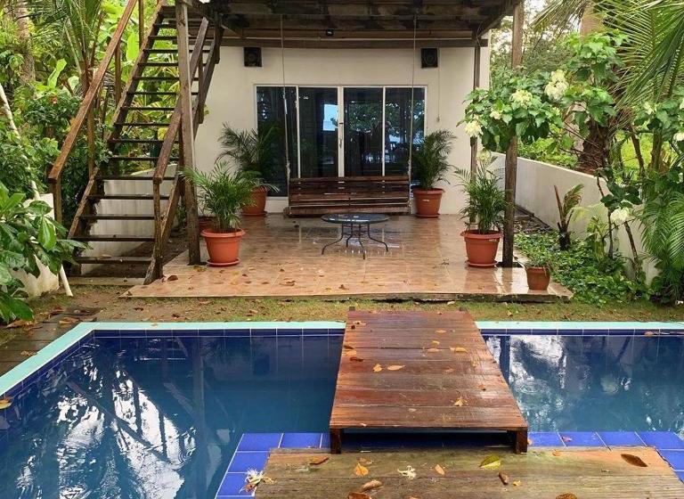 ユースホステル Hostal Hilltop Capurgana