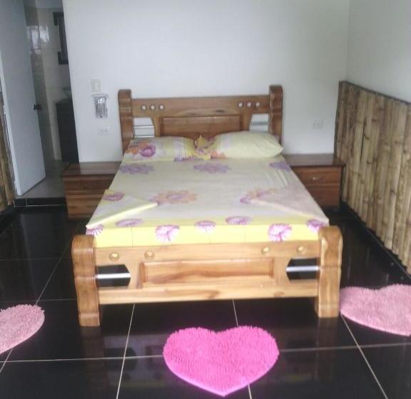 ユースホステル Hostal Hilltop Capurgana