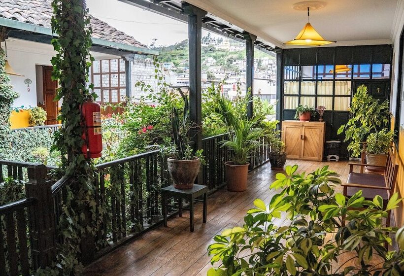 Общежитие Hostal Riviera Sucre