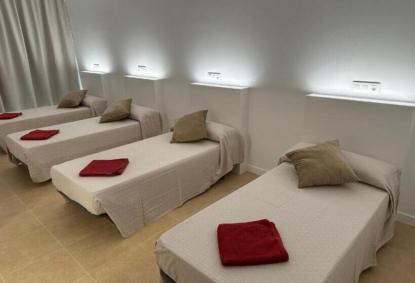 Albergue O Pedrón Hostel & Rooms