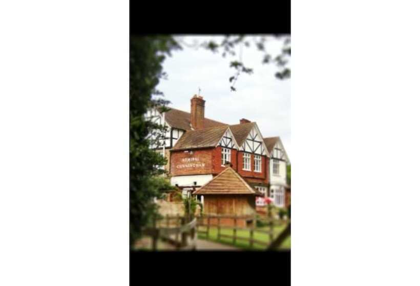 Общежитие The Admiral Cunningham