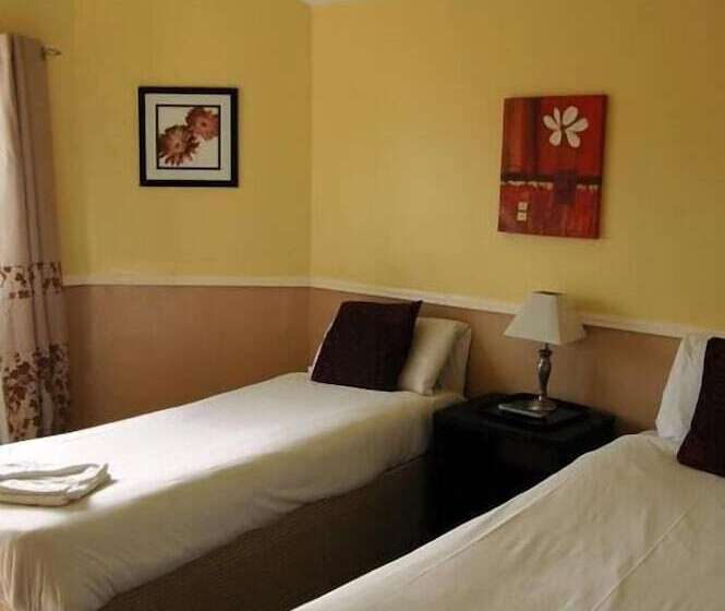 Общежитие The Admiral Cunningham