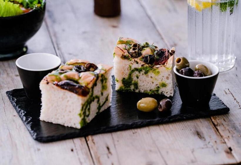 הוסטל The Golden Lion, Newport, Pembrokeshire