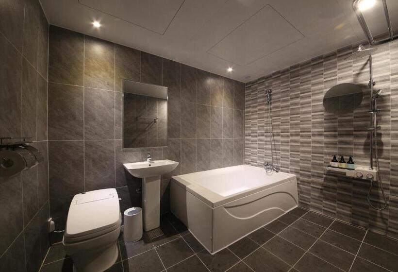 هتل Gupo Station Almond