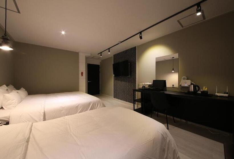 هتل Gupo Station Almond