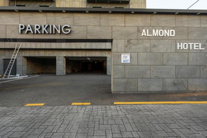 هتل Gupo Station Almond