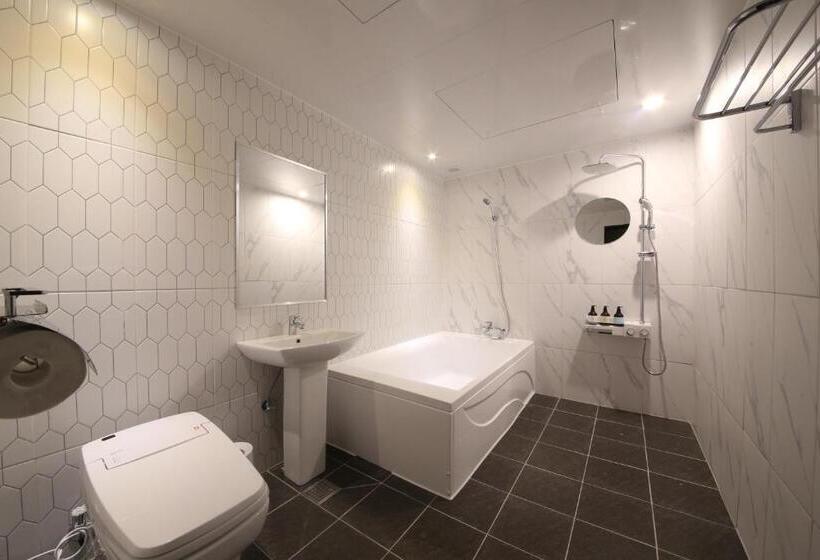 هتل Gupo Station Almond