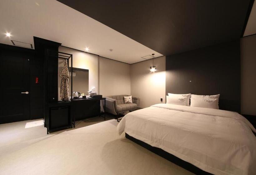 هتل Gupo Station Almond