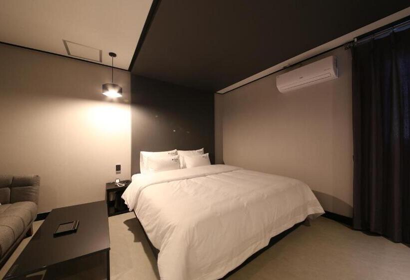 هتل Gupo Station Almond