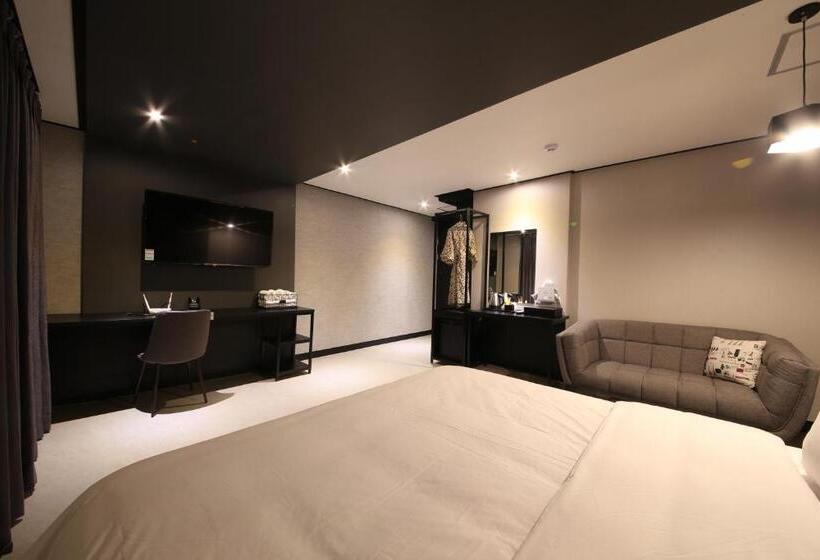 هتل Gupo Station Almond