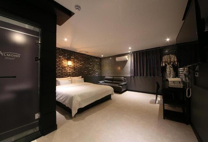 هتل Gupo Station Almond