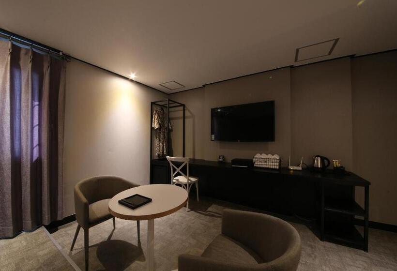 هتل Gupo Station Almond