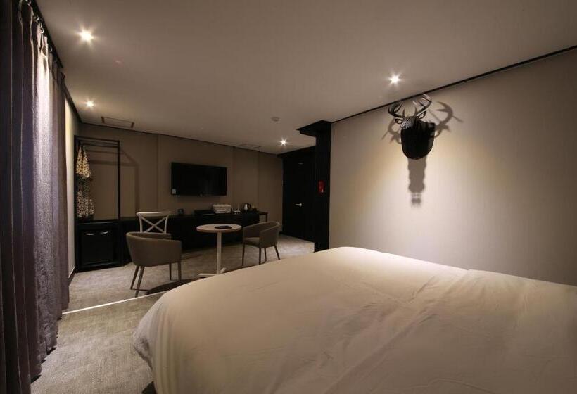 هتل Gupo Station Almond