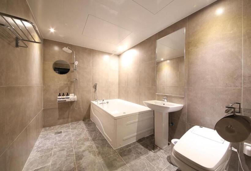 هتل Gupo Station Almond