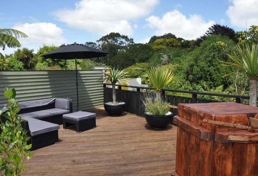 تختخواب و صبحانه Issey Manor