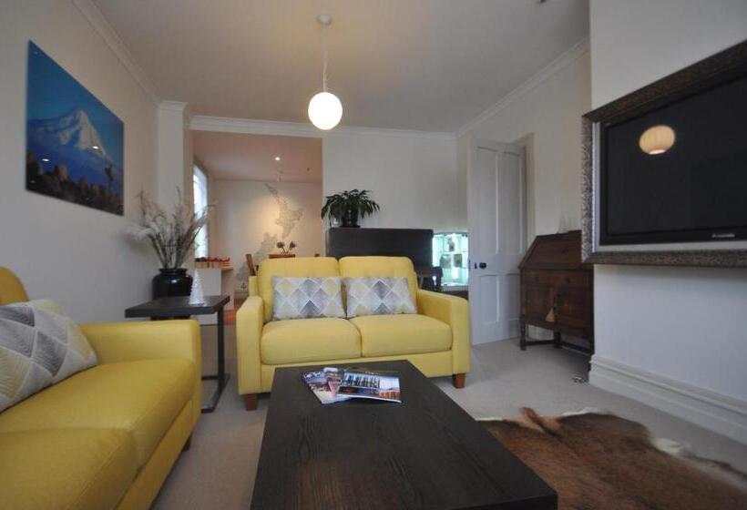 تختخواب و صبحانه Issey Manor