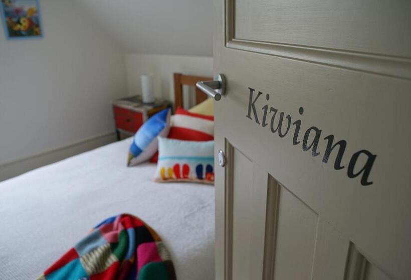 تختخواب و صبحانه Issey Manor