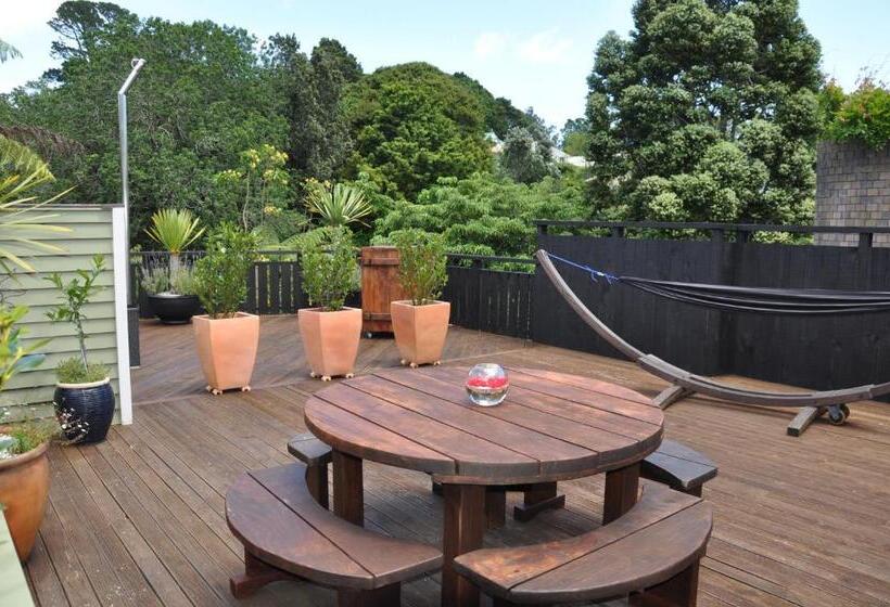 تختخواب و صبحانه Issey Manor