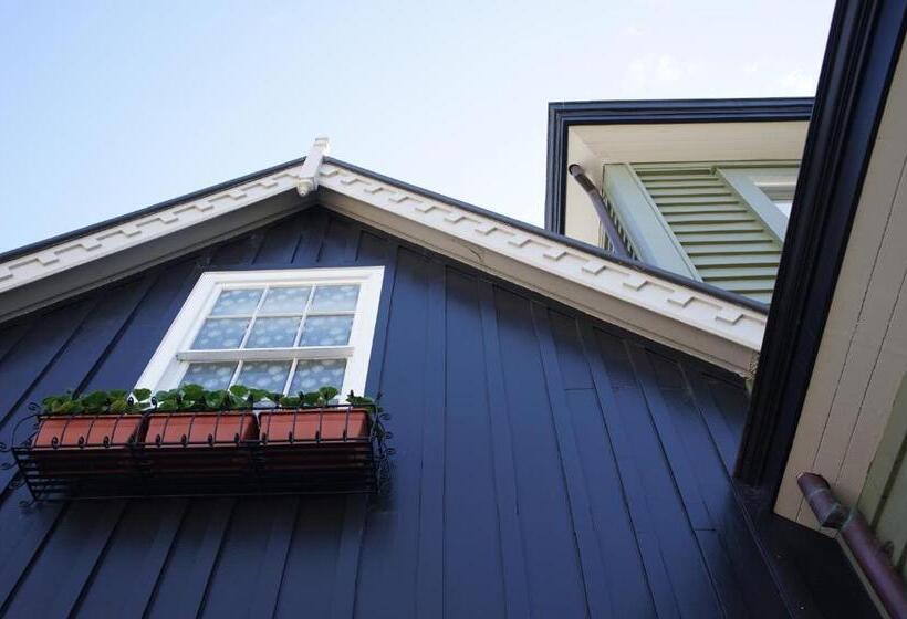 تختخواب و صبحانه Issey Manor