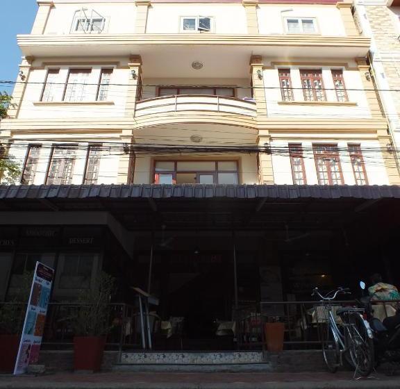 בית מלון כפרי Aaron Vientiane