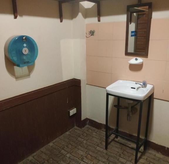 בית מלון כפרי Aaron Vientiane