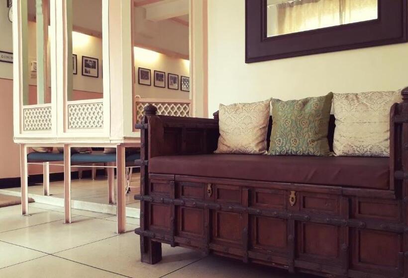 Отель Centre Point