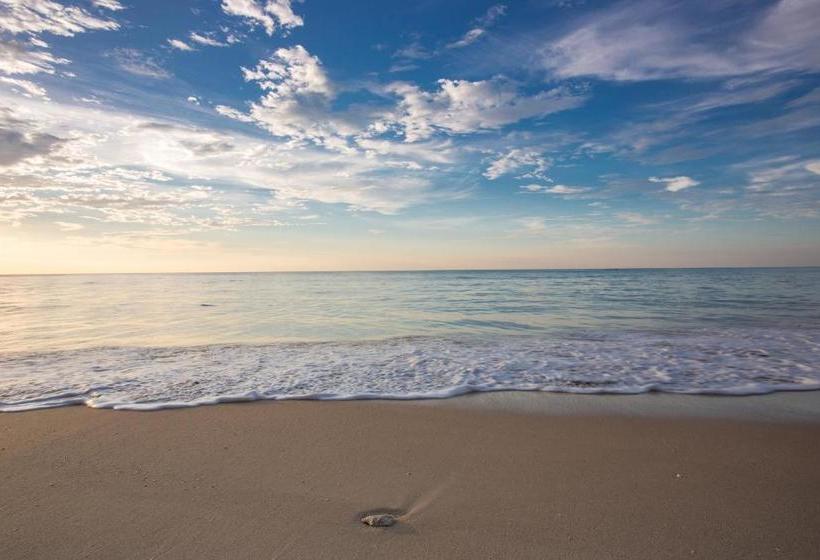 Отель Mai Holiday By Mai Khaolak Adult Zone