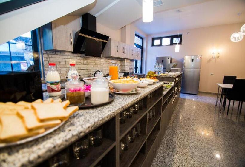 هتل Milano Palace Borjomi