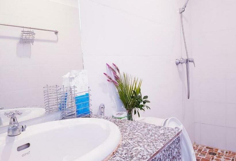 Отель Simon Riverside