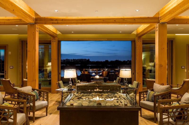 Отель The Lodge At Columbia Point
